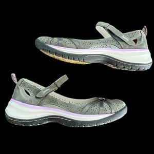 Jambu woman’s size 8.5